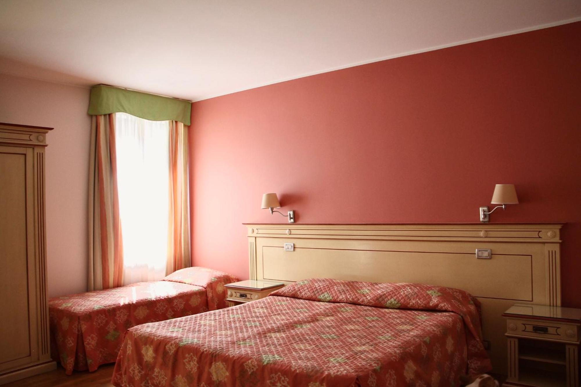 Hotel Matteotti Verceil Extérieur photo