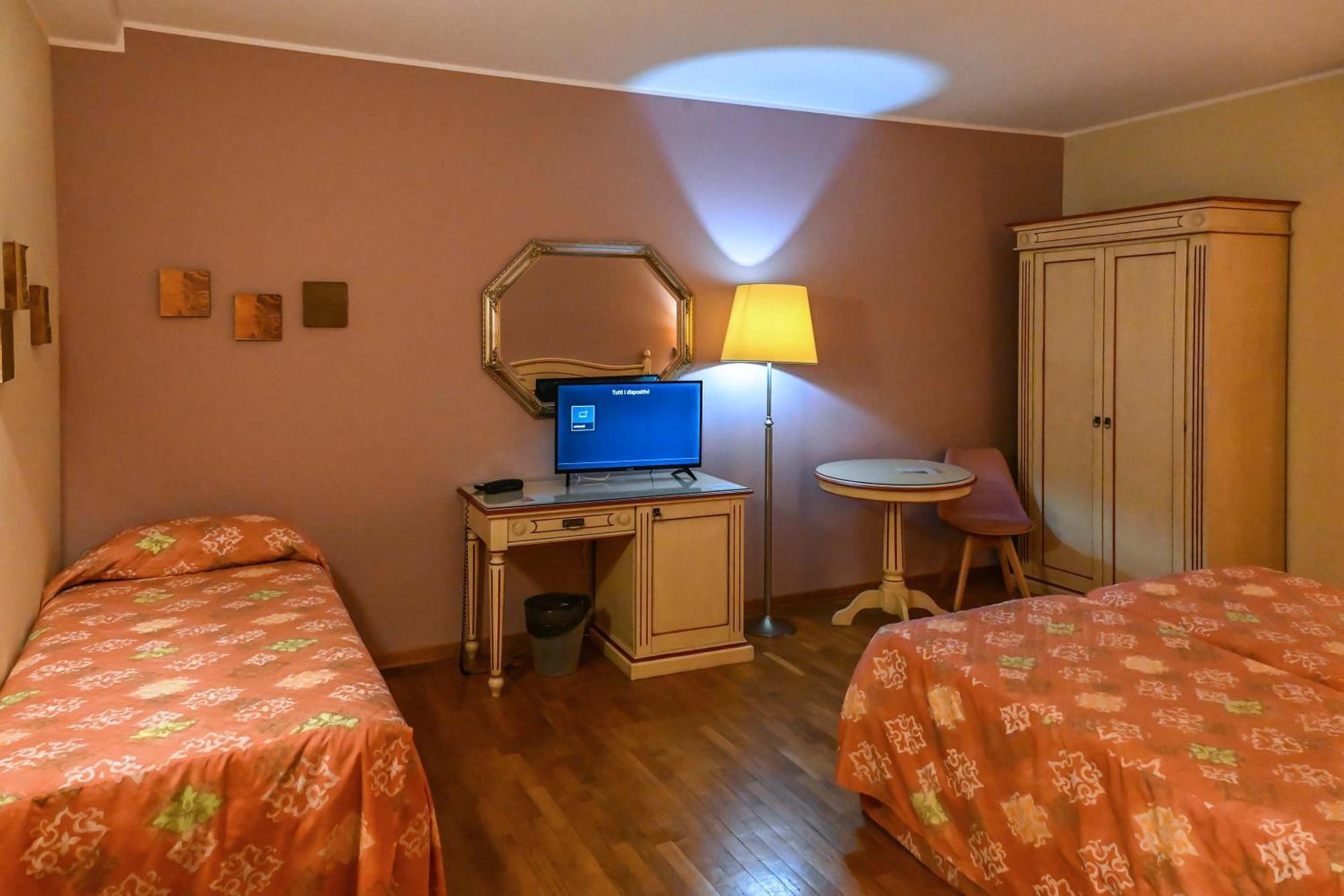 Hotel Matteotti Verceil Extérieur photo