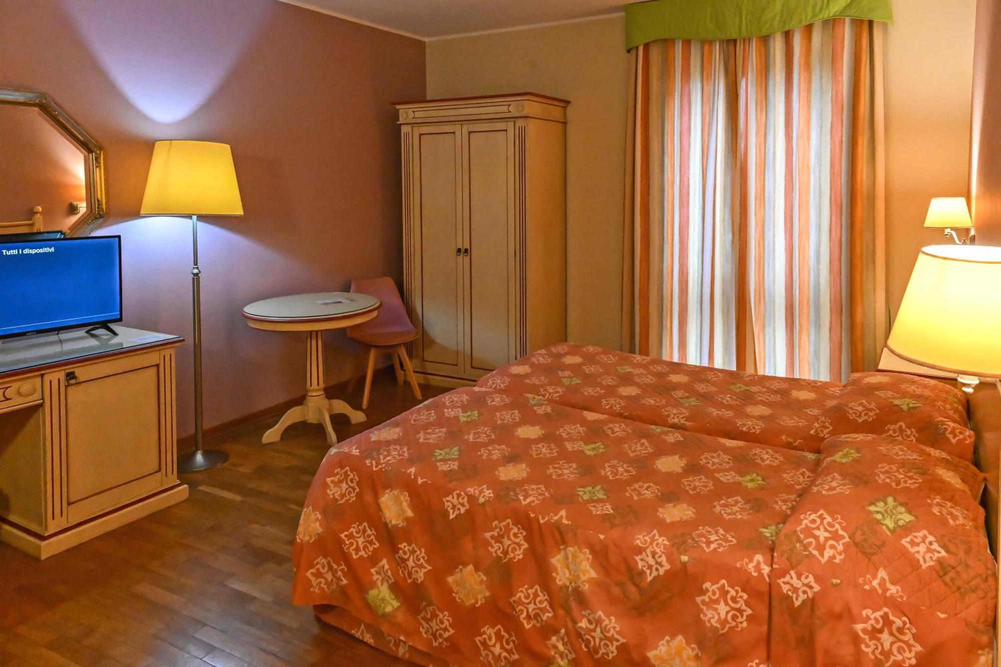 Hotel Matteotti Verceil Extérieur photo