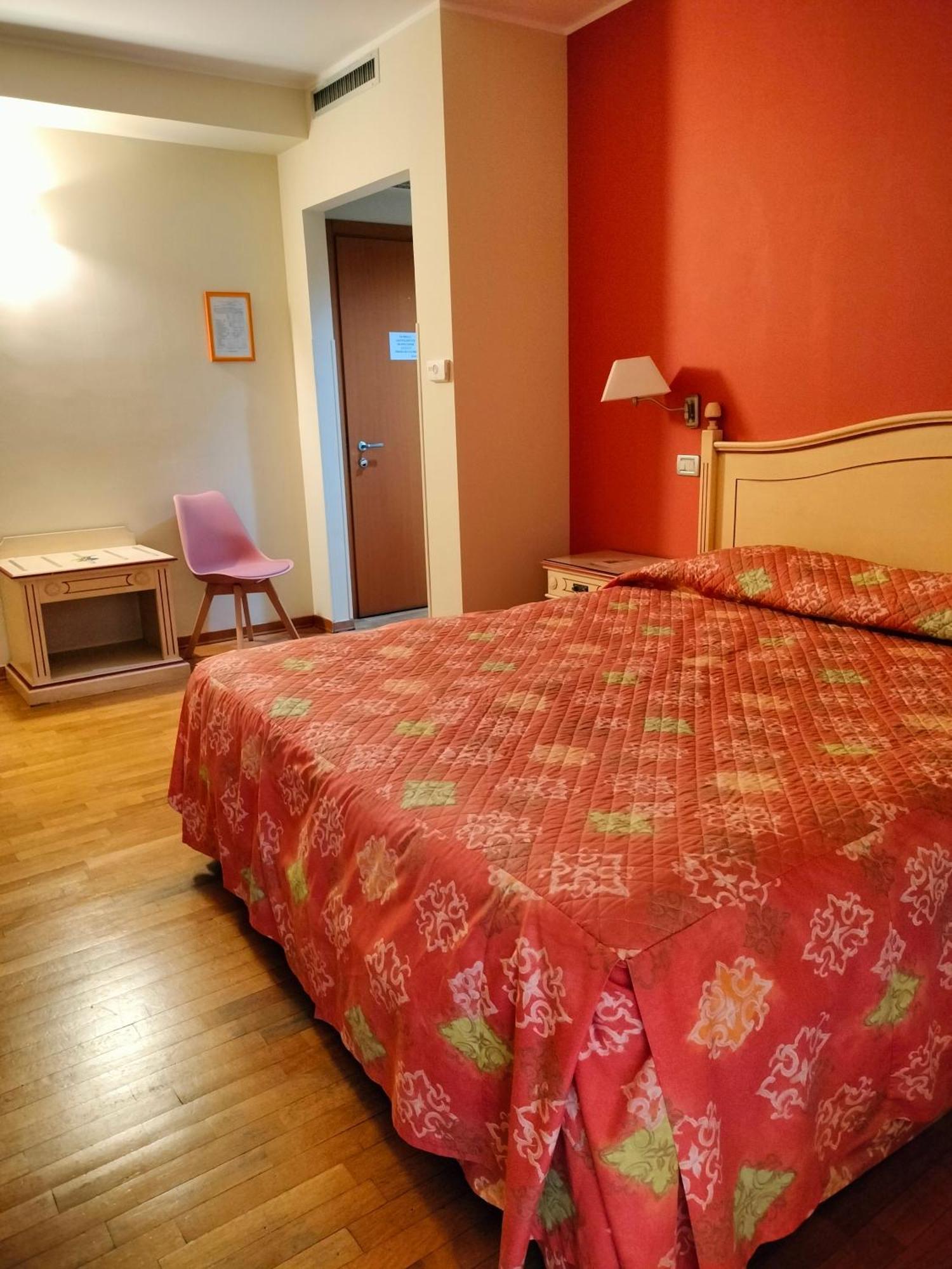 Hotel Matteotti Verceil Extérieur photo