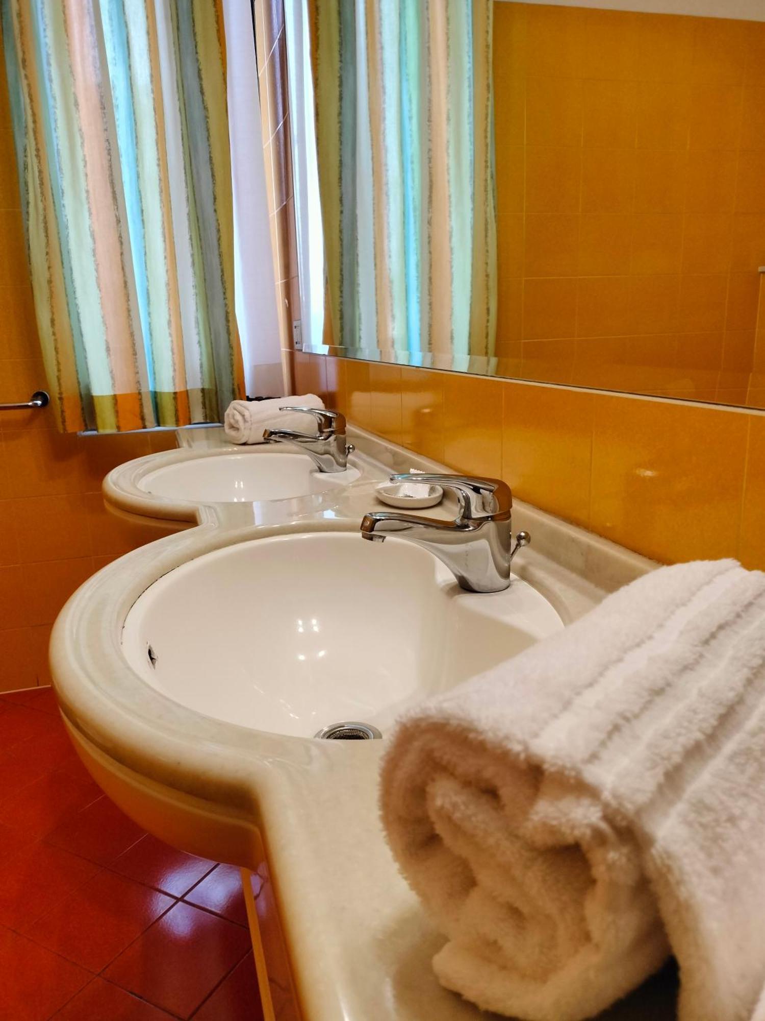 Hotel Matteotti Verceil Extérieur photo