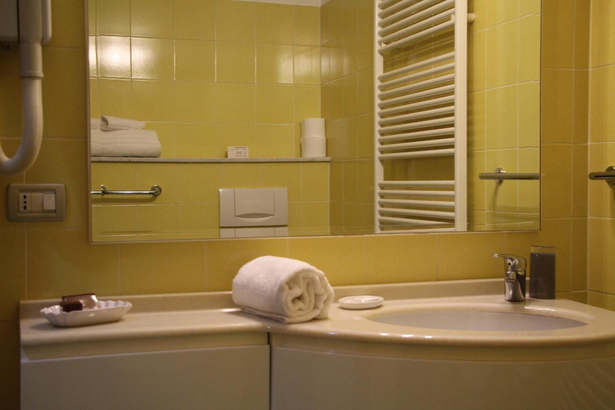 Hotel Matteotti Verceil Extérieur photo