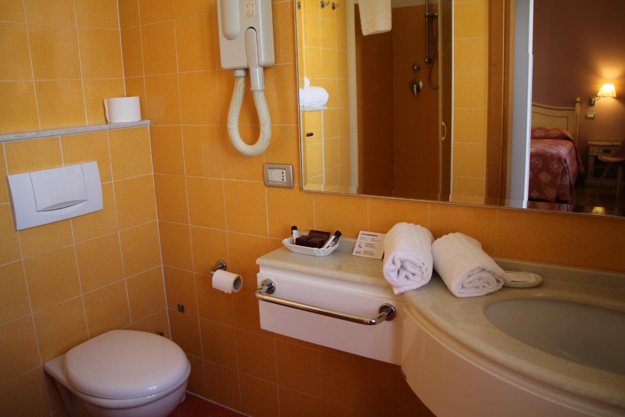 Hotel Matteotti Verceil Extérieur photo